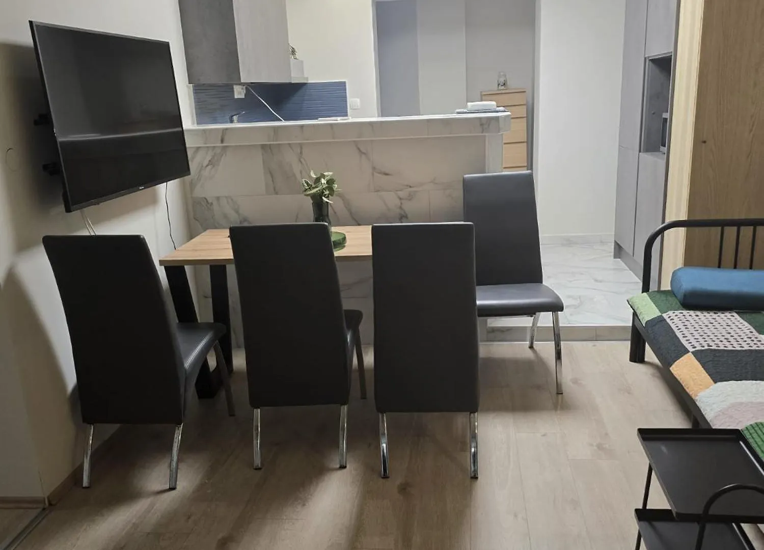 Paloma Bianca - Ground Floor Retreat With 2 Terraces, Green Views, Sleeps 9 فير